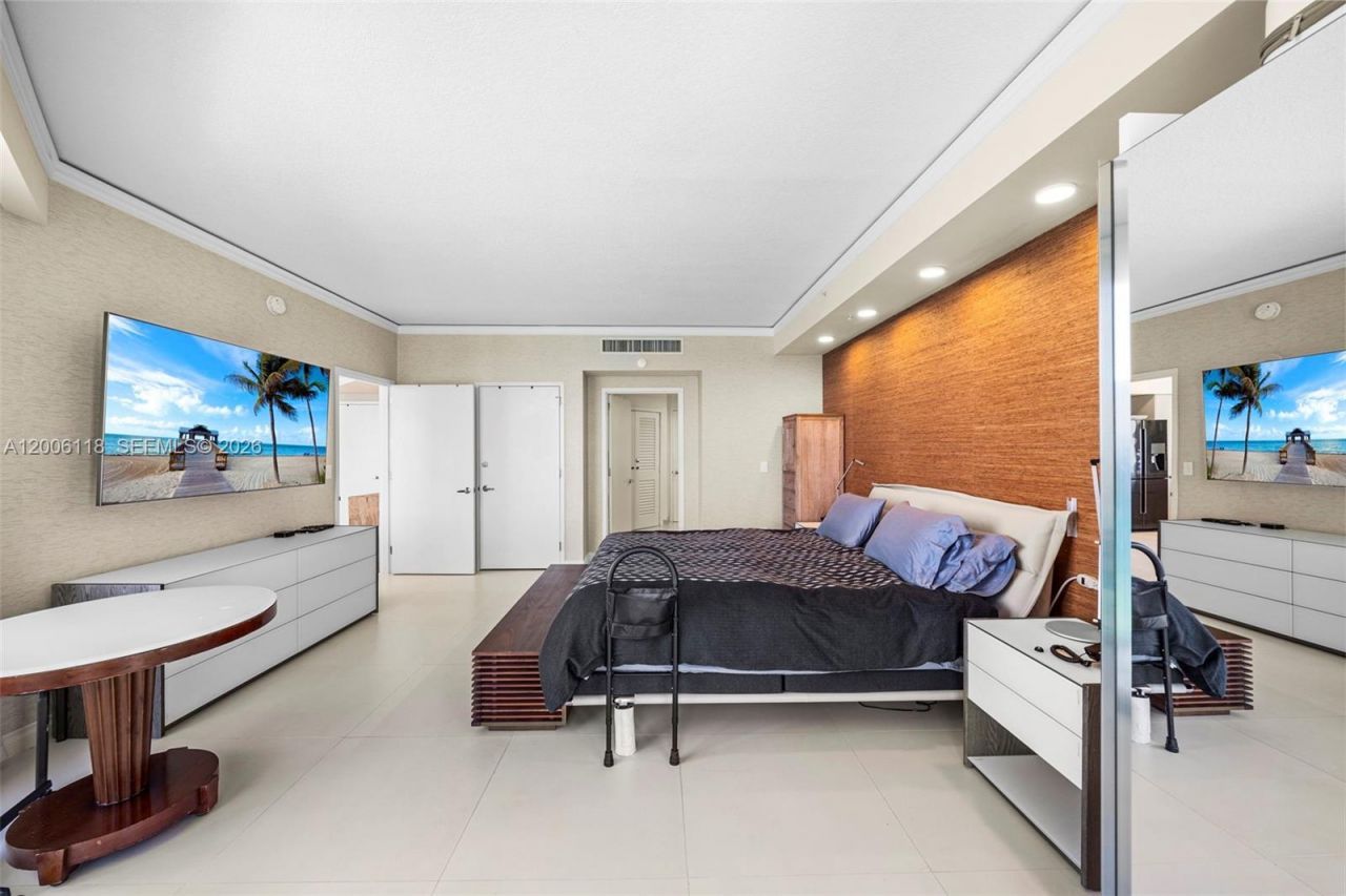 18001 Collins Ave , Unit 2209, Sunny Isles Beach, FL 33160 Photo