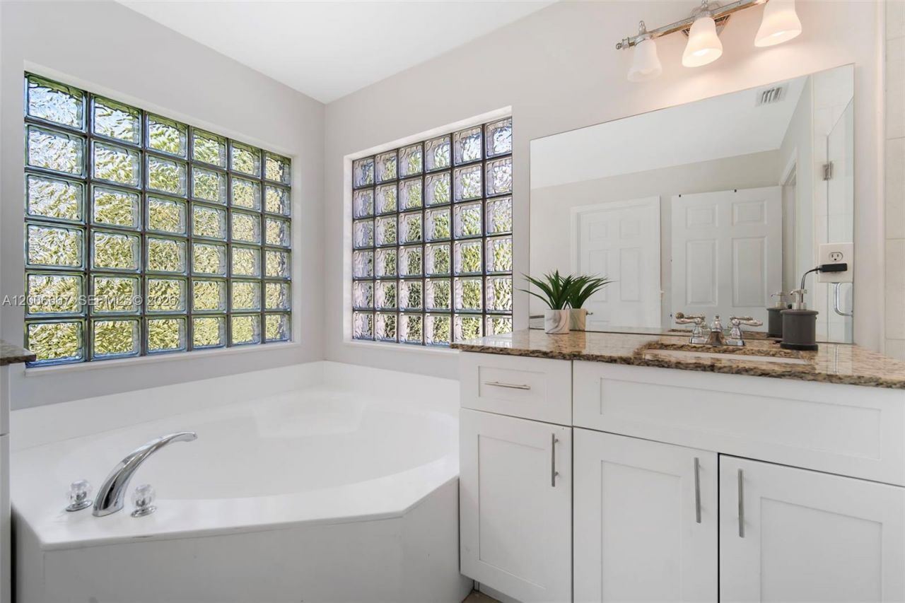 1225 Rosegate Blvd , Riviera Beach, FL 33404 Photo