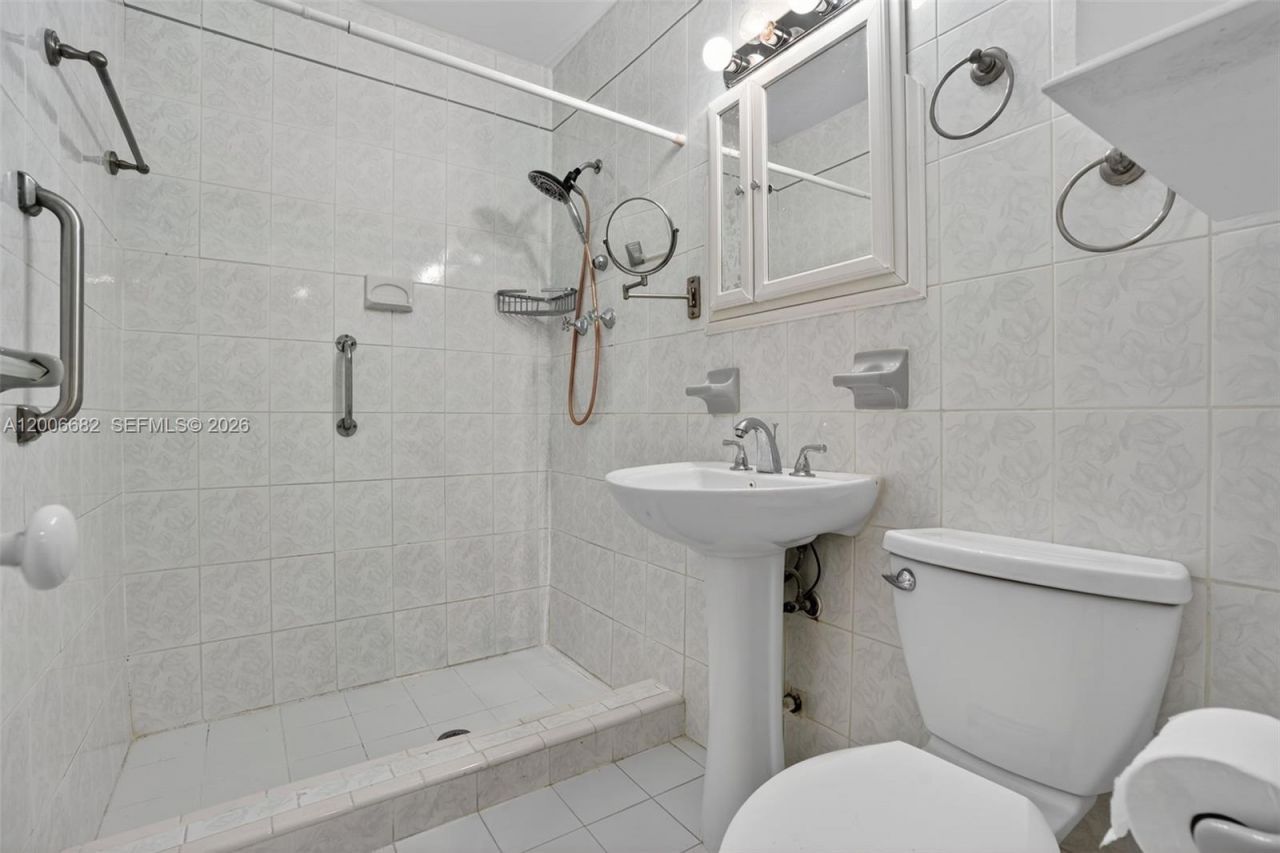 1435 Blue Rd, Coral Gables, FL 33146 Photo