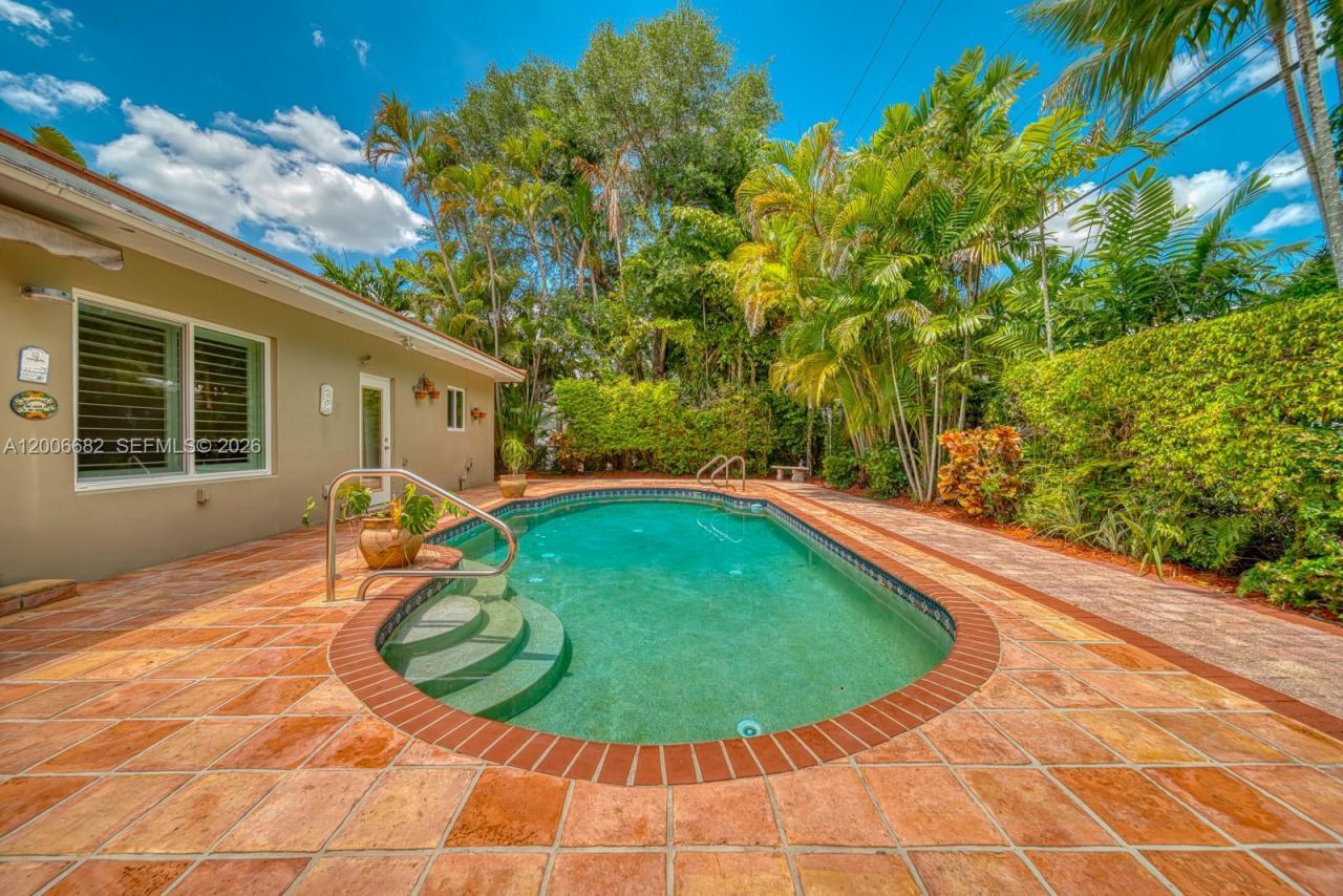 1435 Blue Rd , Coral Gables, FL 33146 Photo