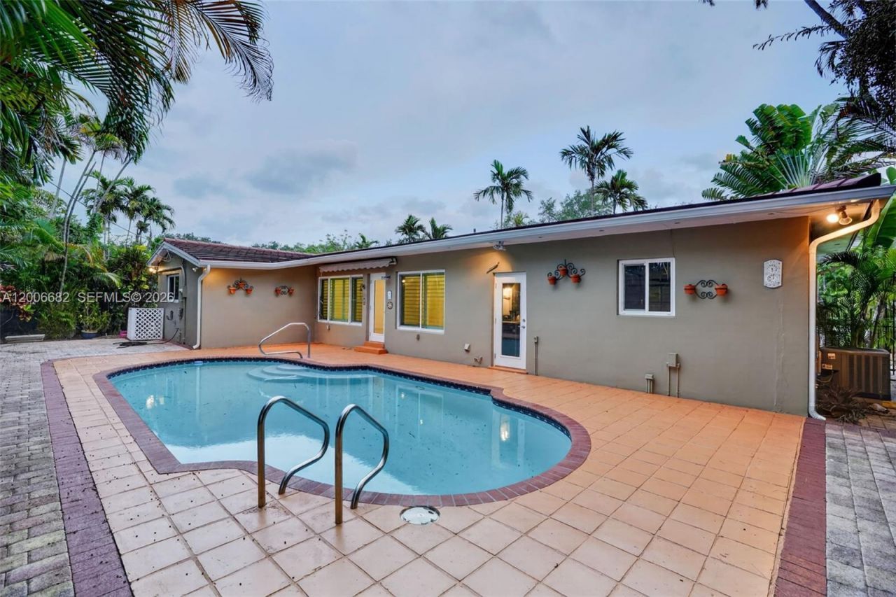 1435 Blue Rd, Coral Gables, FL 33146 Photo