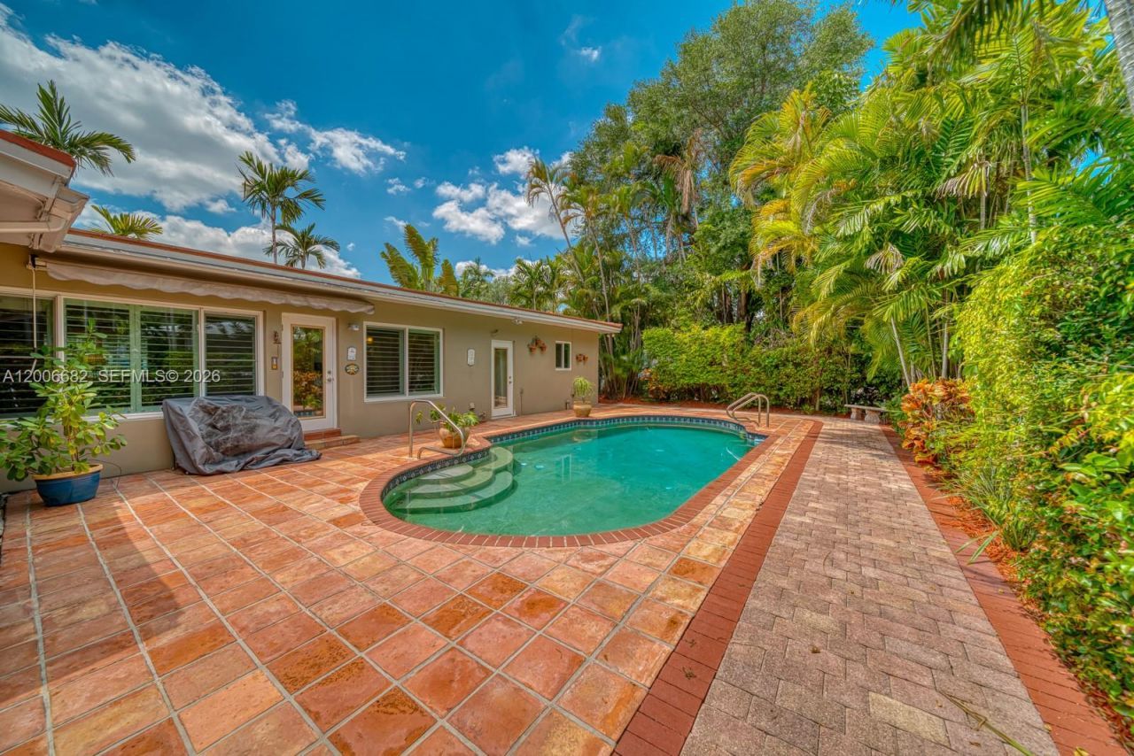 1435 Blue Rd , Coral Gables, FL 33146 Photo
