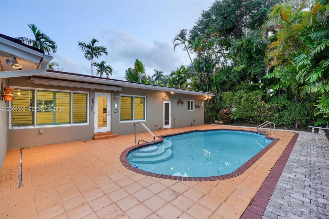 1435 Blue Rd, Coral Gables, FL 33146 Photo