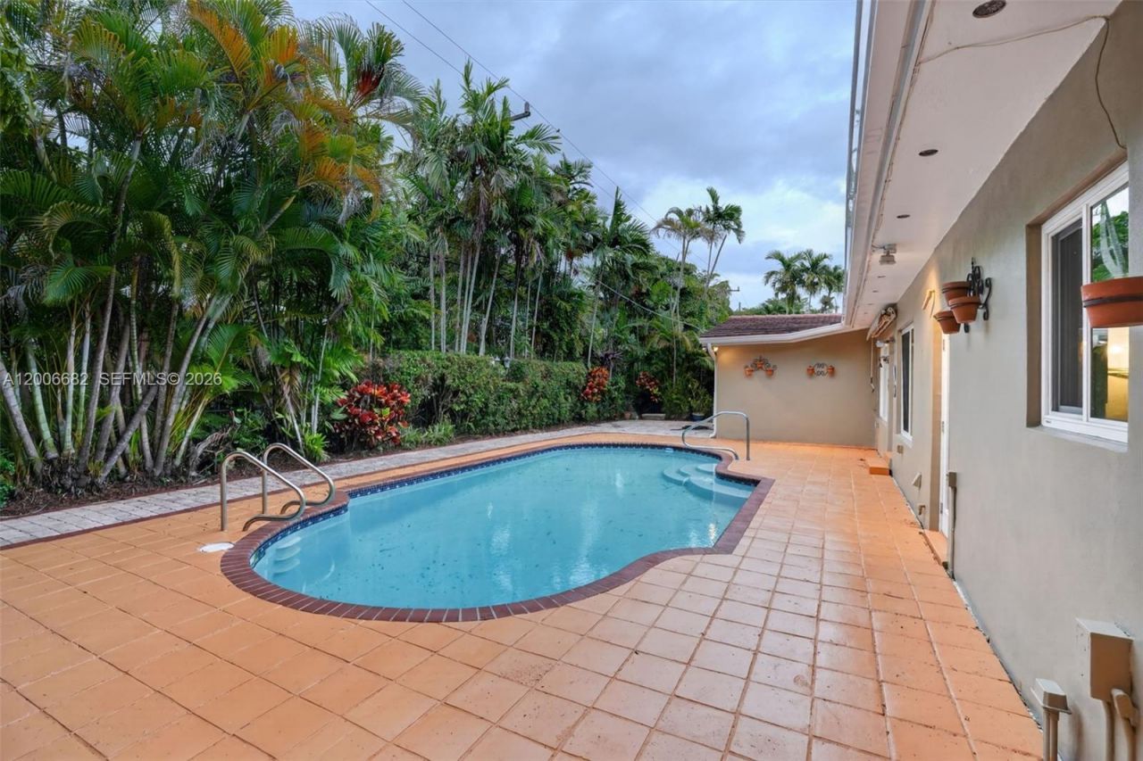 1435 Blue Rd, Coral Gables, FL 33146 Photo