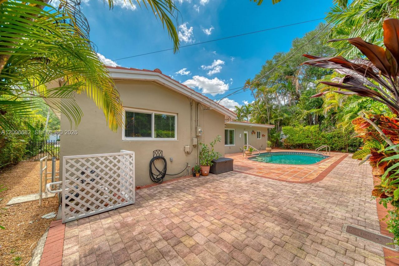 1435 Blue Rd , Coral Gables, FL 33146 Photo