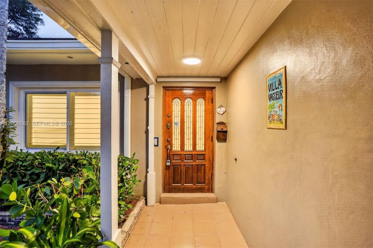 1435 Blue Rd, Coral Gables, FL 33146 Photo