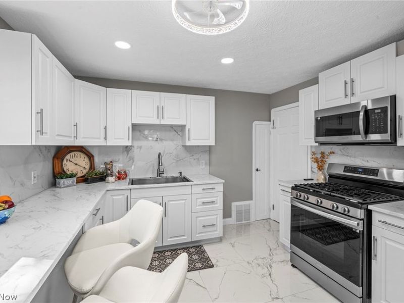 3389 W 132nd Street, Cleveland, OH 44111 Photo 11