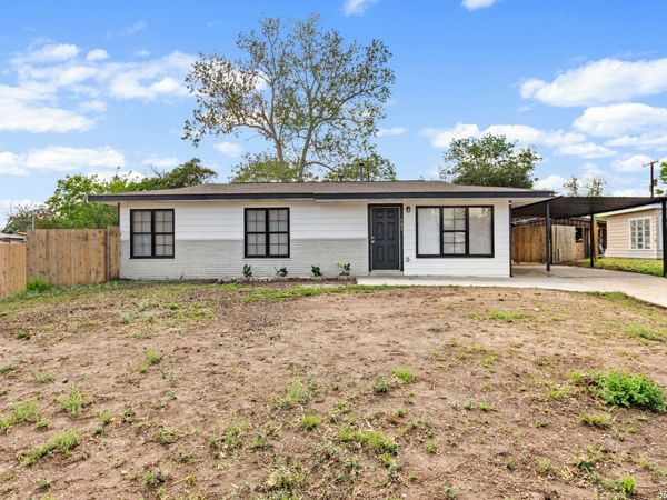 127 ZERRCLIFF LN, San Antonio, TX 78220