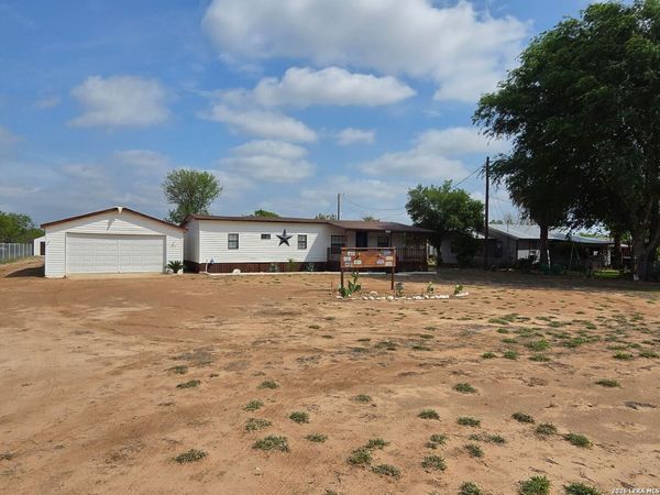 353 Duncan St, Carrizo Springs, TX 78834