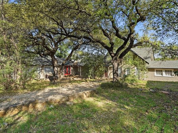 7024 Edgemere Place , Lake Worth, TX 76135