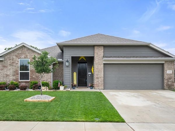 636 Mooney Drive , Saginaw, TX 76179