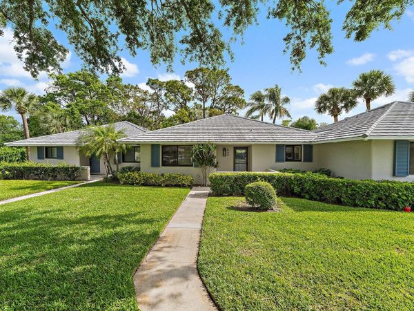 834 Club Drive, Palm Beach Gardens, FL 33418
