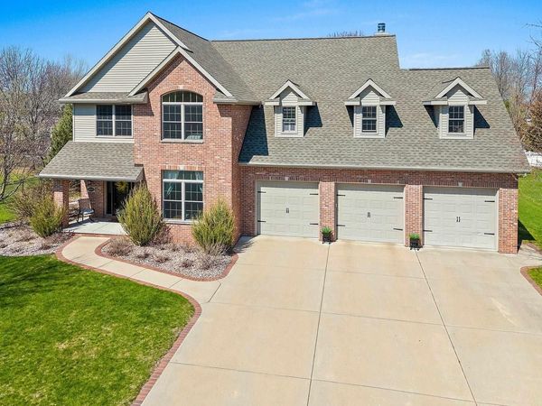 600 WINDING WATERS WAY, De Pere, WI 54115