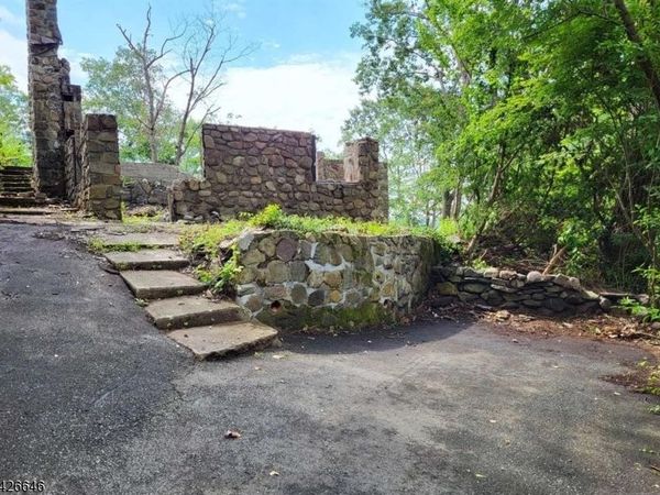 46 Kushaqua Trl, West Milford, NJ 07421