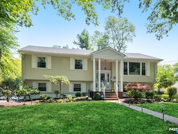 440 Yuhas Drive, PARAMUS, NJ 07652