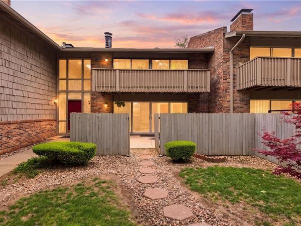 8730 Metcalf Avenue, Unit 105, Overland Park, KS 66212