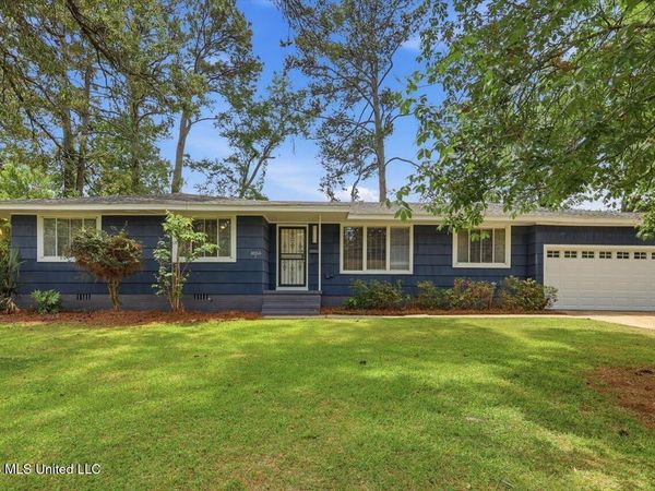 1055 Parkwood Place, Jackson, MS 39206