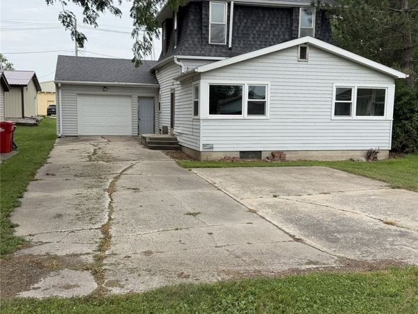 1527 Dayton Street, Ellsworth, IA 50075