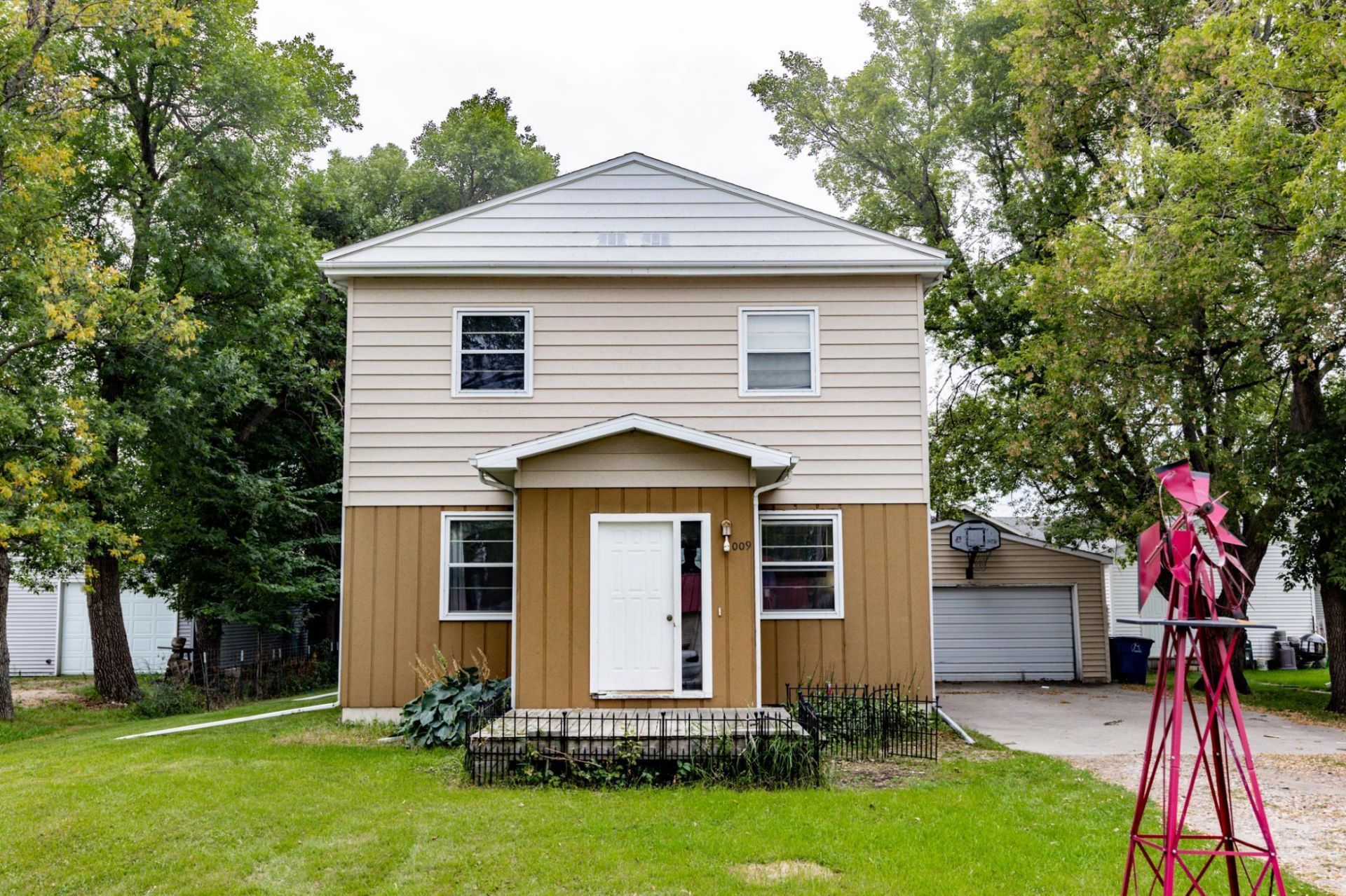 1009 18th Avenue N primary photo