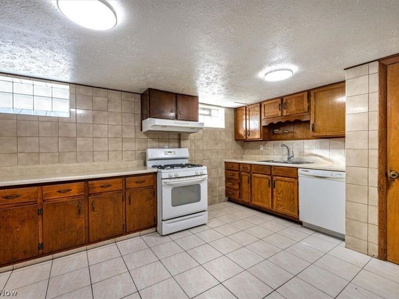 5855 W Ridgewood Drive , Parma, OH 44129 Photo 21