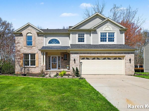 4605 Woodcreek Drive SE, Grand Rapids, MI 49546