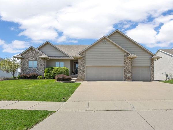 725 15th Avenue SW, Mt Vernon, IA 52314