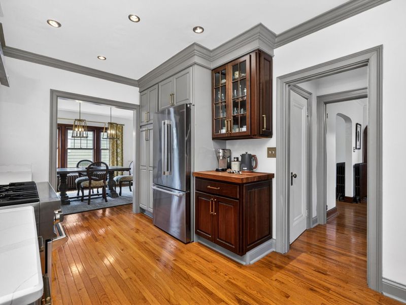 140 S Cassingham Road, Columbus, OH 43209 Photo 13