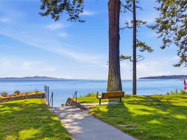 990 Doumac Ave, Unit #306, Saanich, BC V8Y 1M4