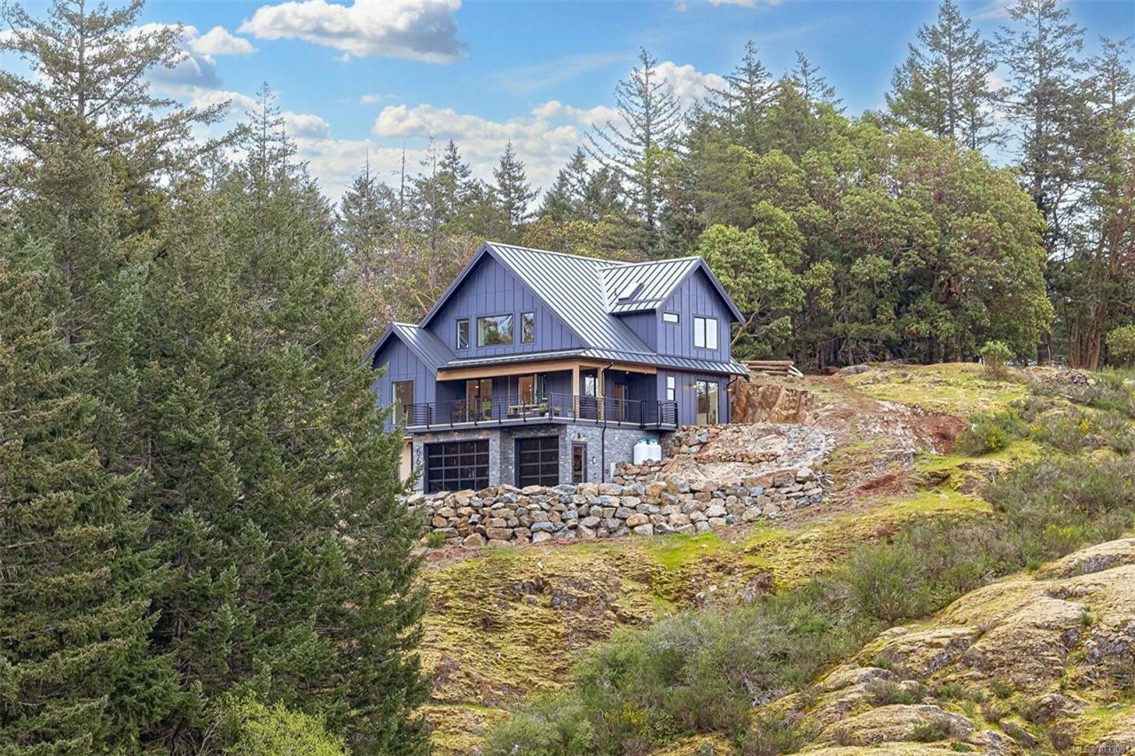 668 Southwood Dr Highlands, BC V9B 6R9