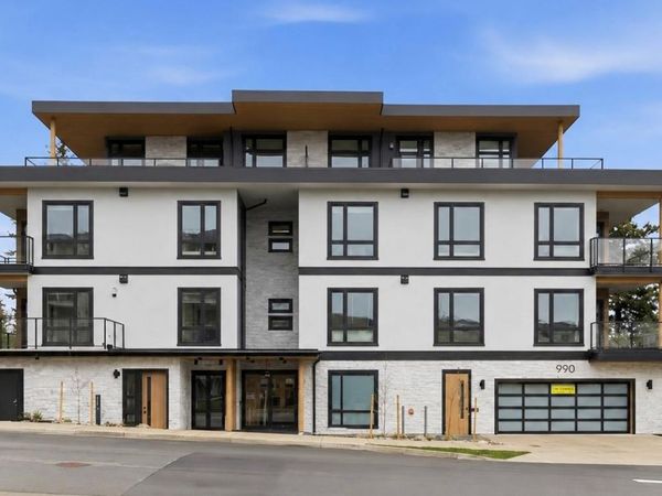 990 Doumac Ave, Unit #305, Saanich, BC V8Y 1M4
