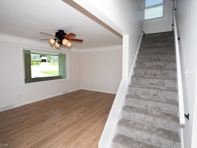 556 Idora Lane, Struthers, OH 44471 Photo 12