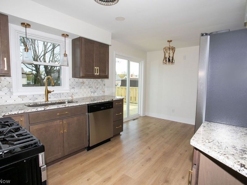 556 Idora Lane, Struthers, OH 44471 Photo 14