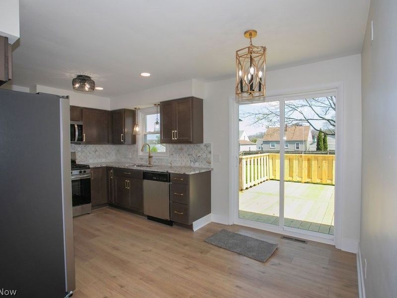 556 Idora Lane, Struthers, OH 44471 Photo 15