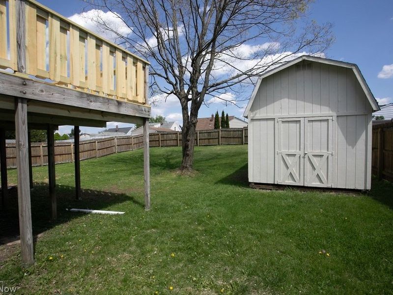 556 Idora Lane, Struthers, OH 44471 Photo 6