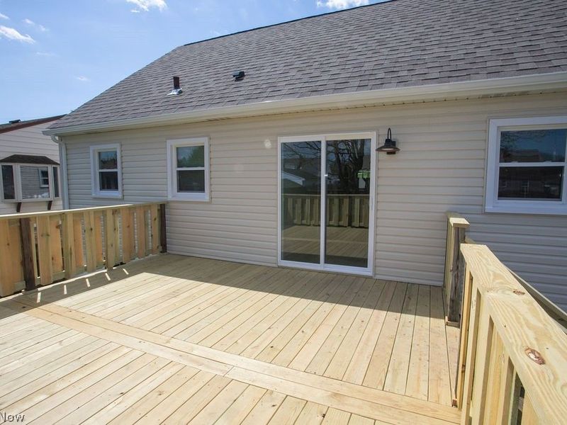 556 Idora Lane, Struthers, OH 44471 Photo 7