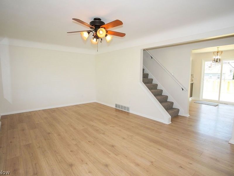 556 Idora Lane, Struthers, OH 44471 Photo 8