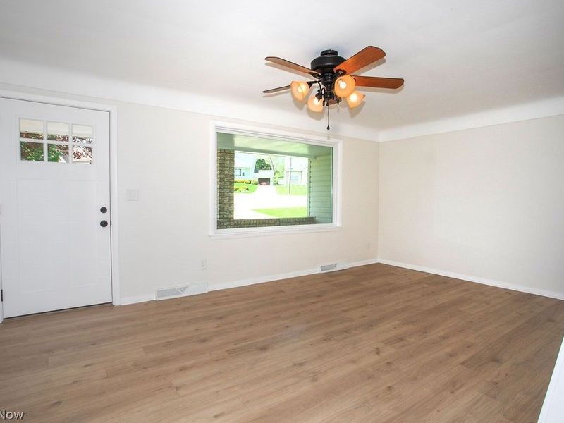 556 Idora Lane, Struthers, OH 44471 Photo 9