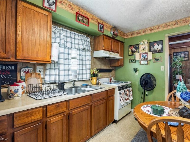 815 Edison Lane , Port Clinton, OH 43452 Photo 5