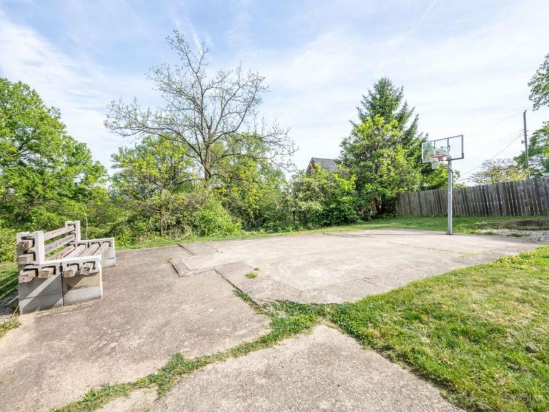 2693 Montana Avenue, Cincinnati, OH 45211 Photo 47