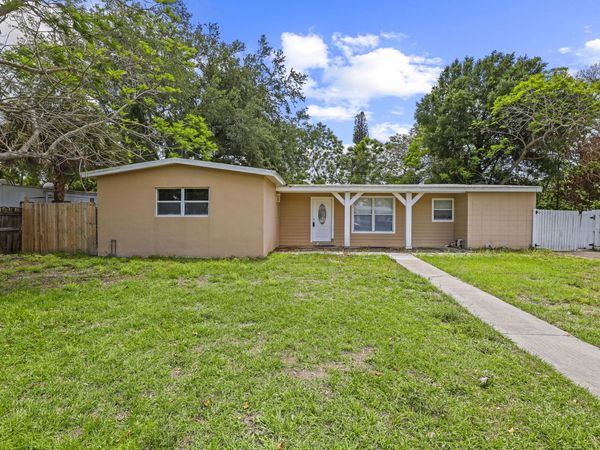 180 SE Serenata Court, Port St. Lucie, FL 34983