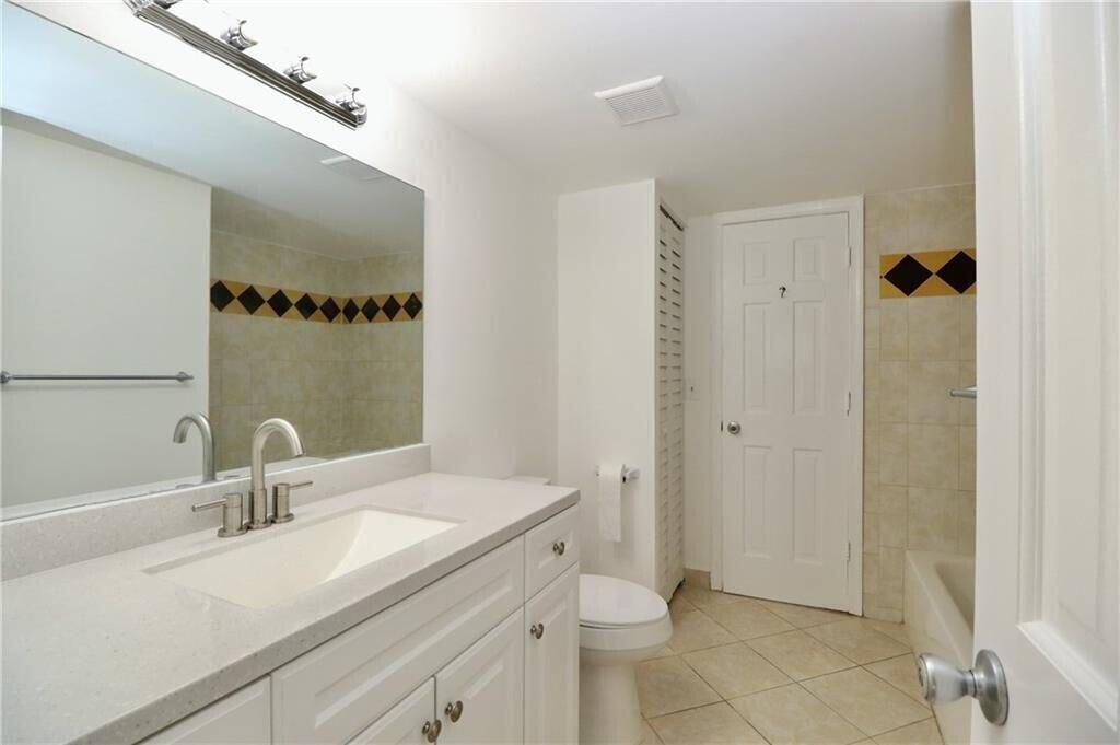 9915 Sandalfoot Boulevard, Unit 408, Boca Raton, FL 33428 Photo