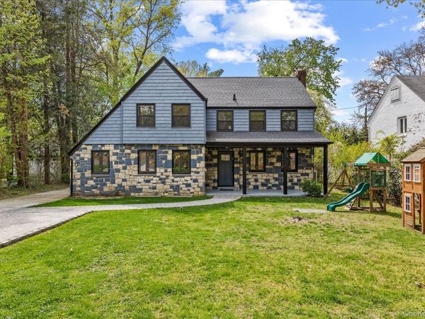 11 Brook Lane , Great Neck, NY 11023