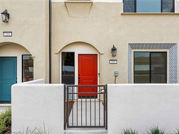 102 Sorrel Court, Burbank, CA 91506