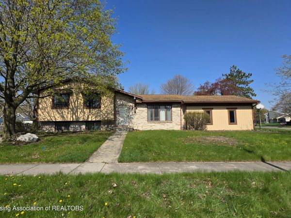 2105 Briarhill Drive, Lansing, MI 48917