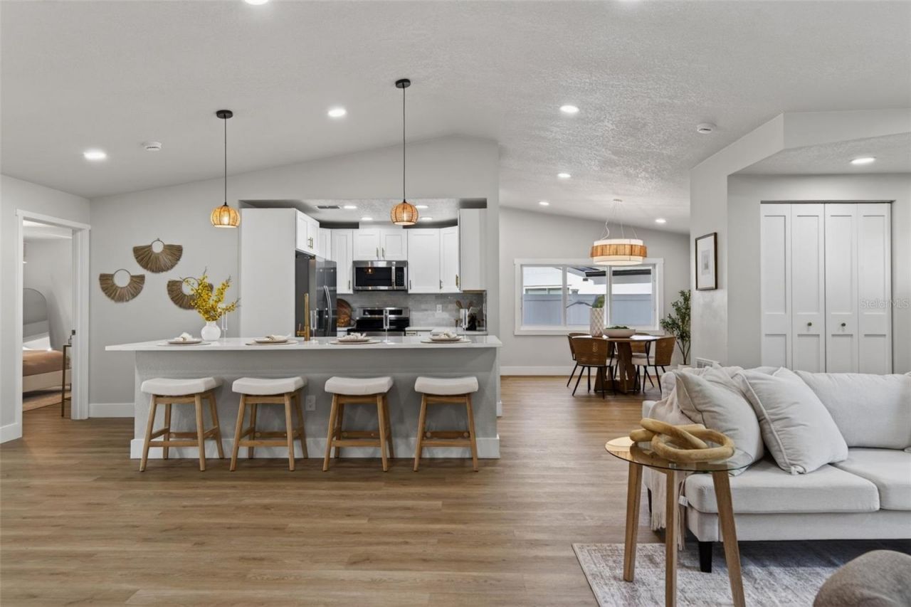 7833 Bristol Court, Saint Petersburg, FL 33709 Photo