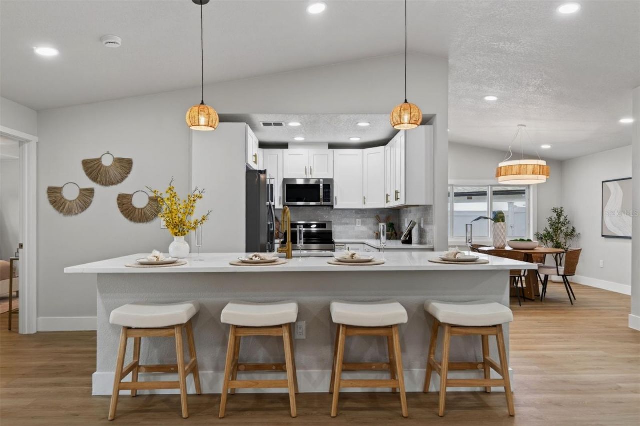7833 Bristol Court, Saint Petersburg, FL 33709 Photo