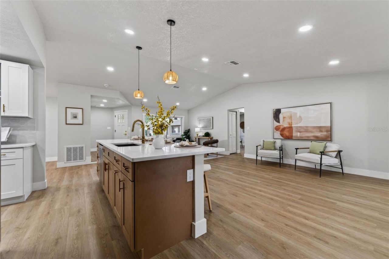 7833 Bristol Court, Saint Petersburg, FL 33709 Photo