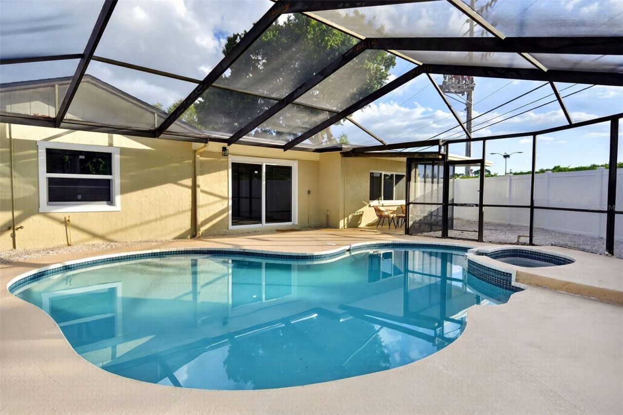 7833 Bristol Court, Saint Petersburg, FL 33709 Photo