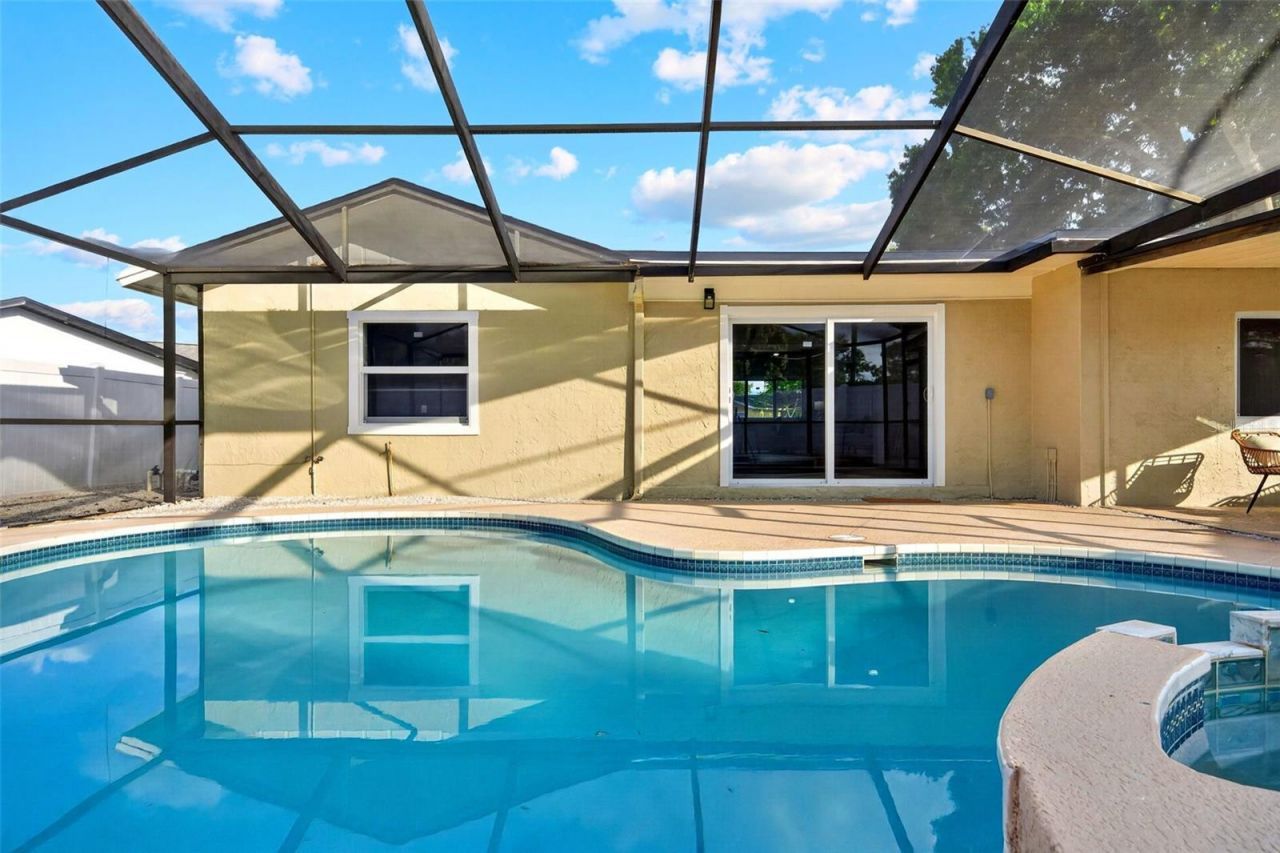 7833 Bristol Court, Saint Petersburg, FL 33709 Photo