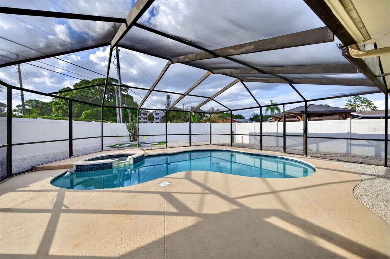 7833 Bristol Court, Saint Petersburg, FL 33709 Photo